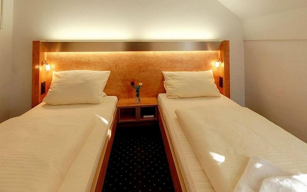 Hotel Gasthof Gross แบร์กเคียร์เคน ภายนอก รูปภาพ